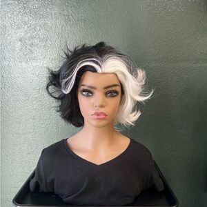 Two Tone/ Cruella de Vil Wig, Black And White 101 Dalmatians NEW without tags